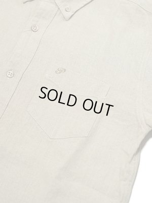 画像4: 【 Pherrow's（フェローズ） 】 七分袖フレンチリネンボタンダウンシャツ [ BEIGE ]