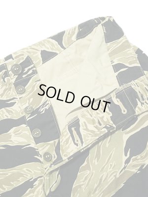 画像6: 【 BUZZ RICKSON'S（バズリクソンズ） 】　GOLD TIGER PATTERN SHORTS　[ CARGO SHORTS ]