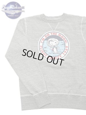 画像1: 【 BUZZ RICKSON'S×PEANUTS（バズリクソンズ×ピーナッツ） 】 スヌーピーセットインクルースウェット SNOOPY SET-IN CREW SWEAT [ I'M ON THE MOON! ]