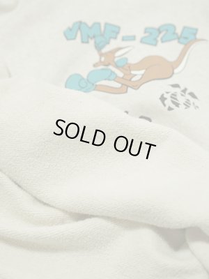 画像7: 【 BUZZ RICKSON'S（バズリクソンズ） 】 プルオーバースウェットパーカ HOODED PULL OVER SWEAT PARKA [ VMF-225 ] [ OATMEAL ]