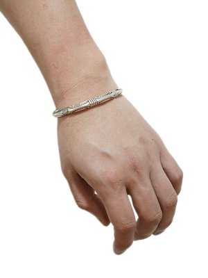 画像4: 【 Indian Jewelry（インディアン ジュエリー） 】 ナバホシルバーバングル [ Geneva & Kevin Ramone ( ジェネバ＆ケヴィンラモーン )]