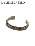 【 Whlie Secatero（ワイリー セカテロ） 】ナバホシルバーバングル [ NAVAJO JEWELRY ] 【 メール便可 】