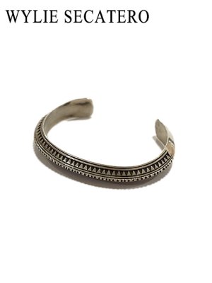 画像1: 【 Whlie Secatero（ワイリー セカテロ） 】ナバホシルバーバングル [ NAVAJO JEWELRY ] 【 メール便可 】