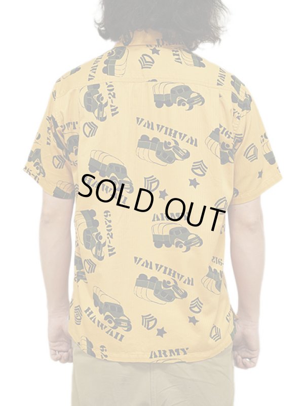 画像2: 【 SUN SURF（サンサーフ） 】　コットンヘリンボーンアロハシャツ　S/S HAWAIIAN SHIRT [ ARMY VEHICLE ] [ KHAKI ]