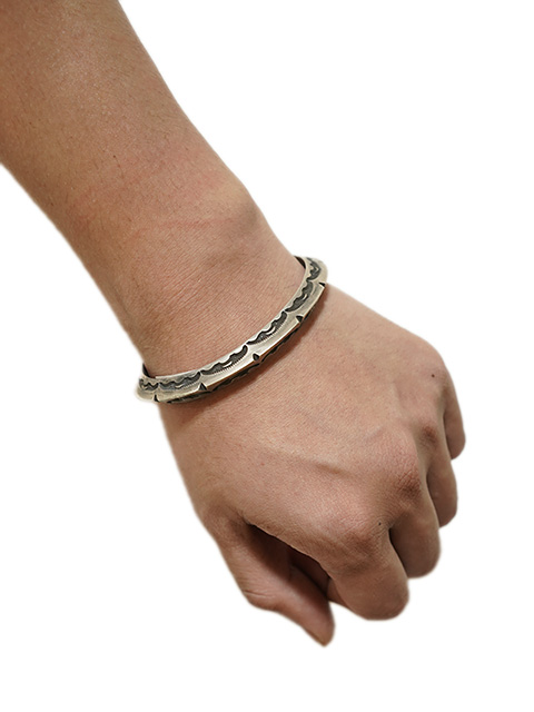 画像2: 【 Emerson Bill（エマーソン ビル） 】ナバホシルバーバングル [ NAVAJO JEWELRY ] 【 メール便可 】